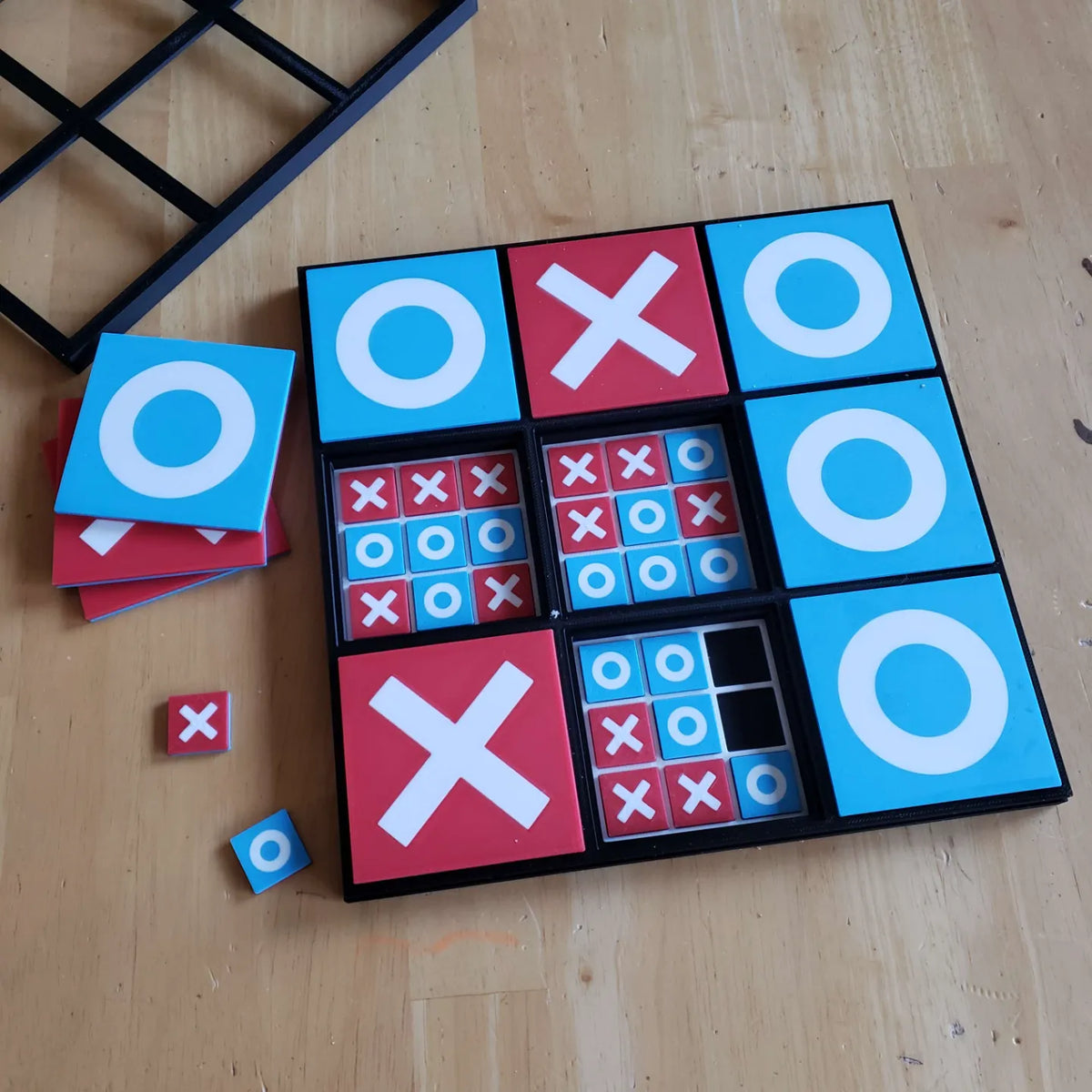 Jeu de morpion tout-en-un ultime avec couvercle - Jeux Print