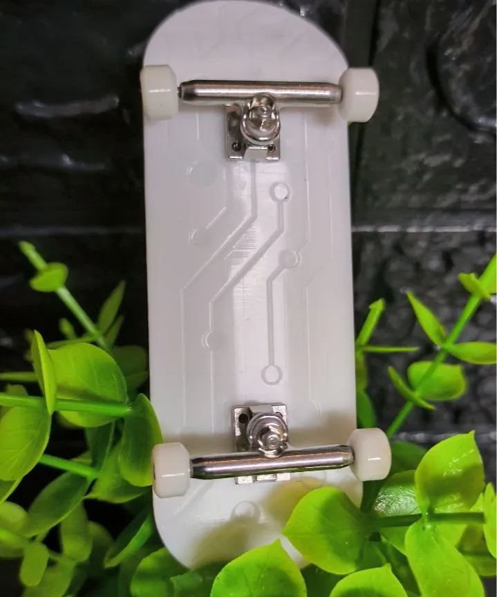 Prototype de Tech Fingerboard 32x96mm Concave PCB - Outdoor Print