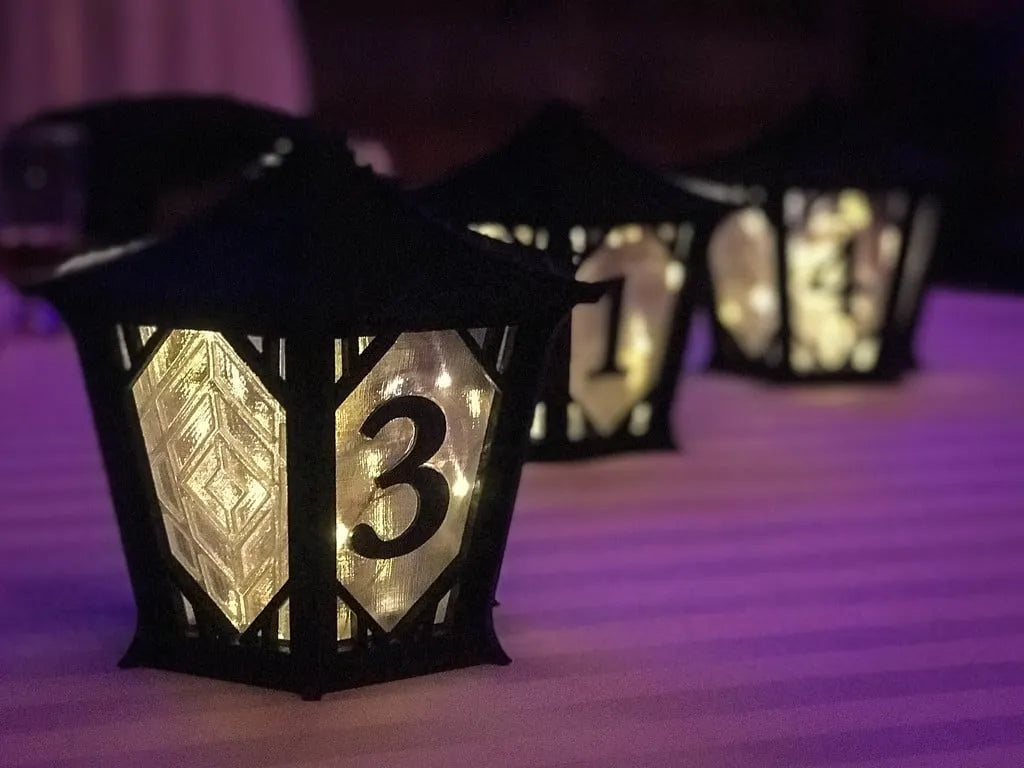 Lanternes japonaises en guise de centre de table pour un mariage - Fêtes Print