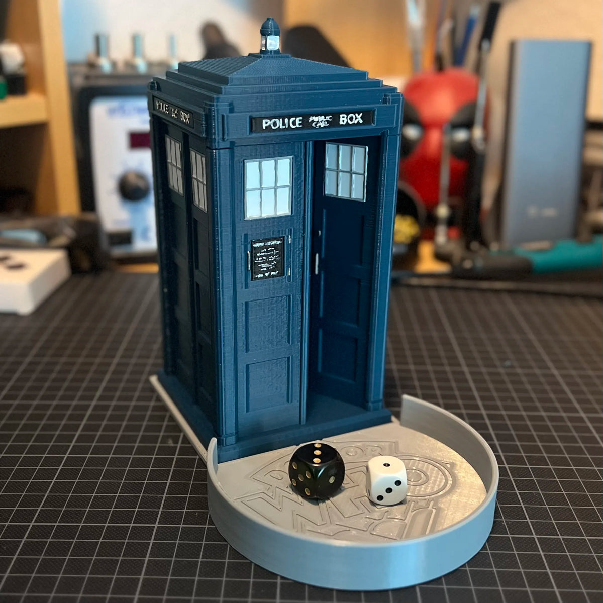 Tour de dés TARDIS "améliorée" (Tardis 2023) - Jeux Print