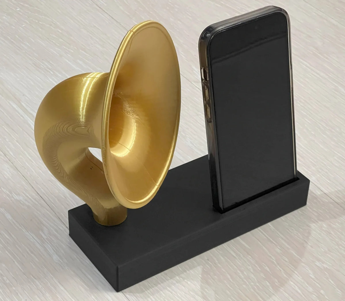 Amplificateur de haut-parleur iPhone 14 pro avec look rétro - Tech Print