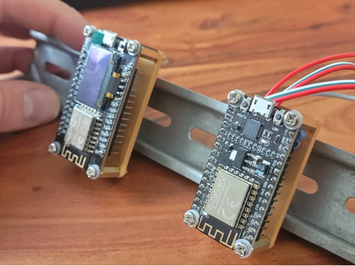 Fixation sur rail DIN avec plaque adaptatrice pour ESP8266 - Tech Print