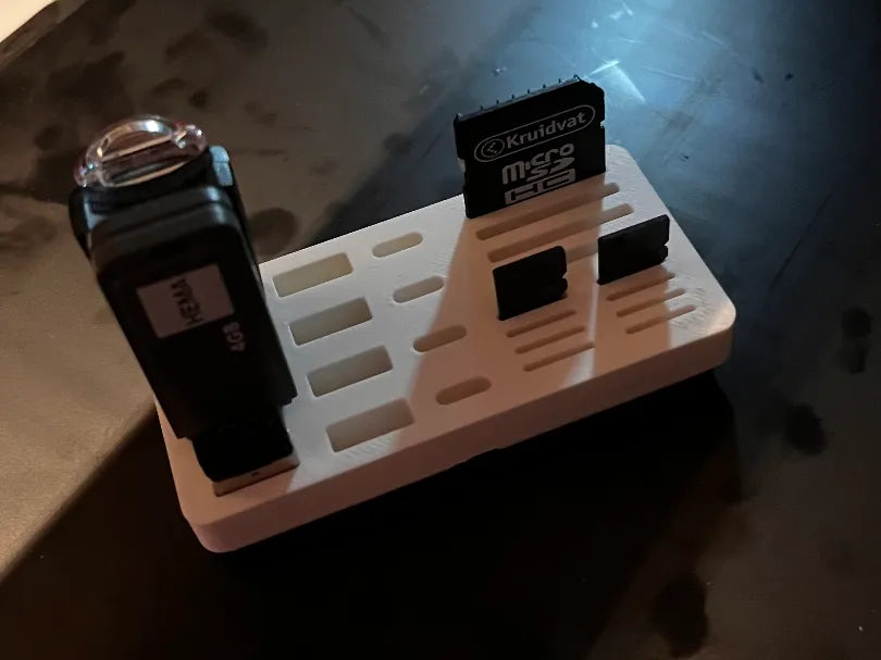 Support Gridfinity 1x2 pour clés USB A, USB C, MicroSD et SD - Voyage Print