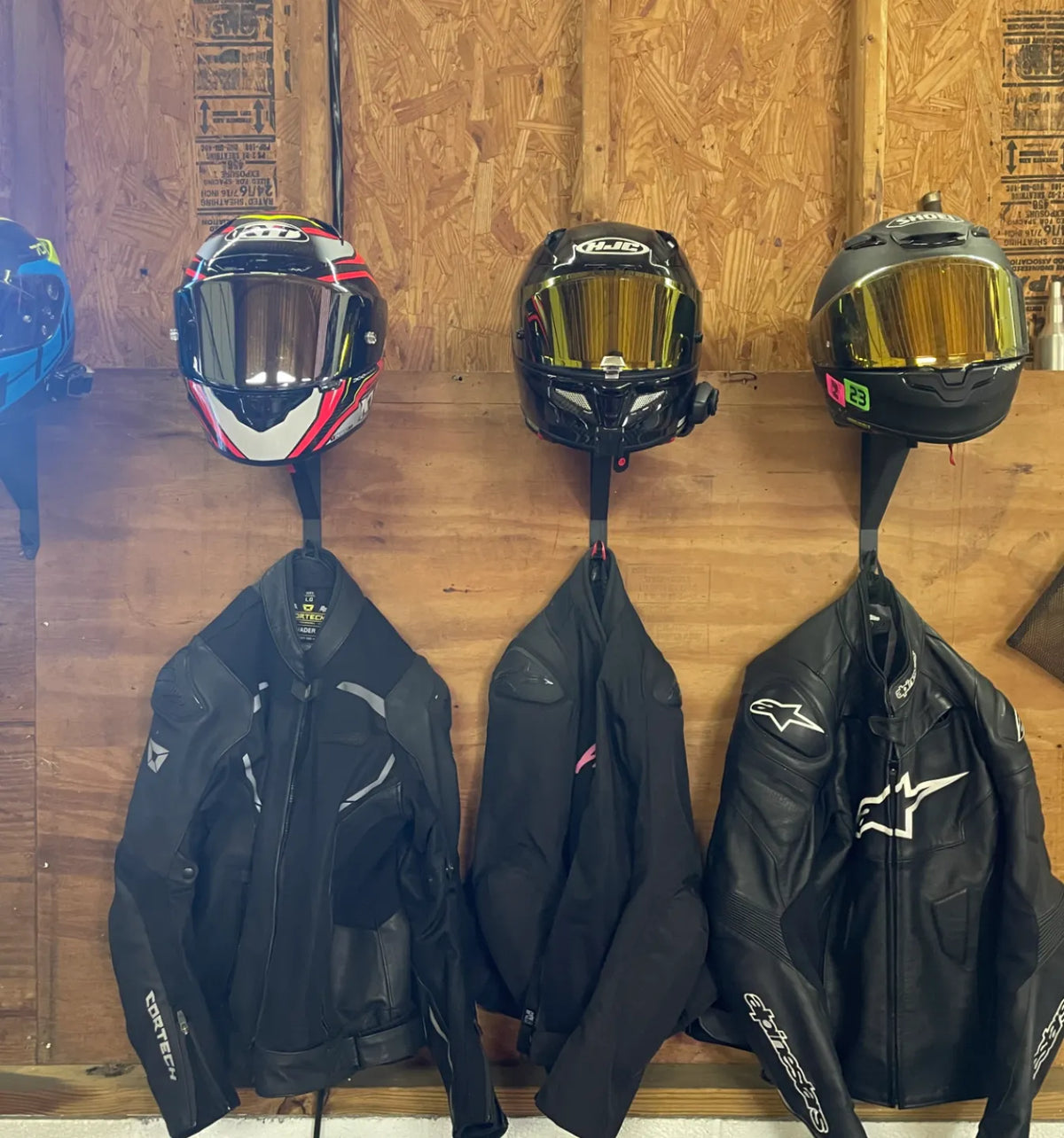 Support mural pour casque et blouson de moto - Auto Print