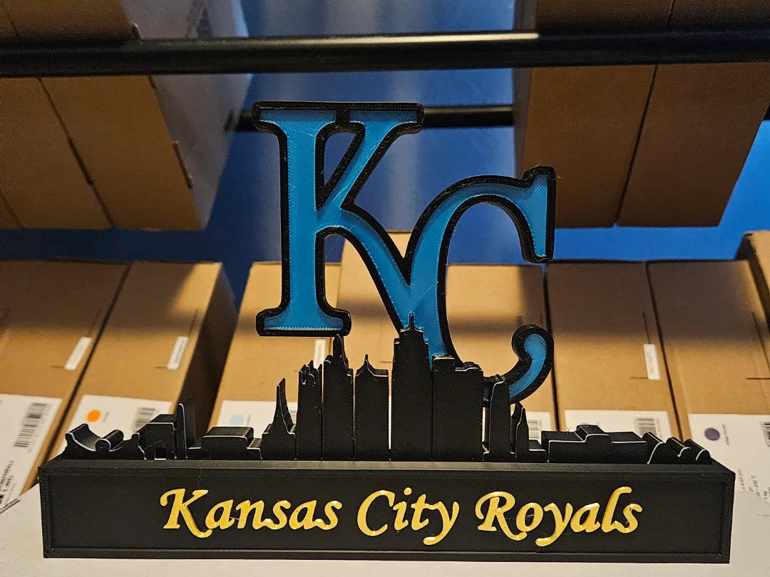 Les Royals de Kansas City avec la ligne d'horizon de Kansas City - Voyage Print