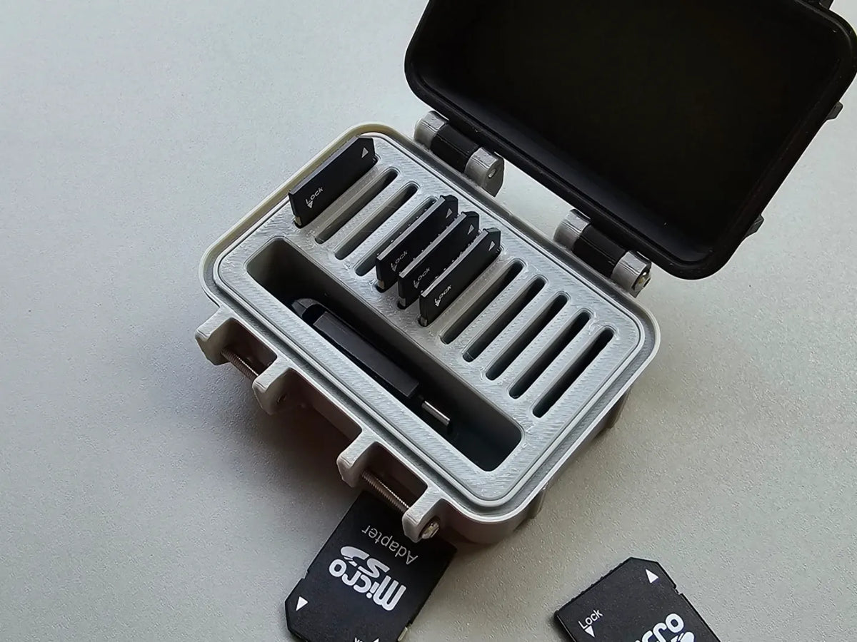 Étui robuste compact pour carte SD et clé USB - Tech Print