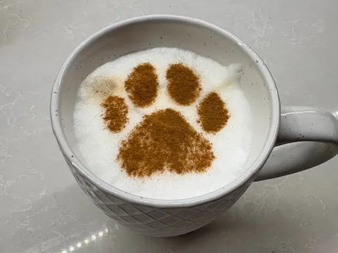 Trois pochoirs à café motif patte de chien - Pet Print