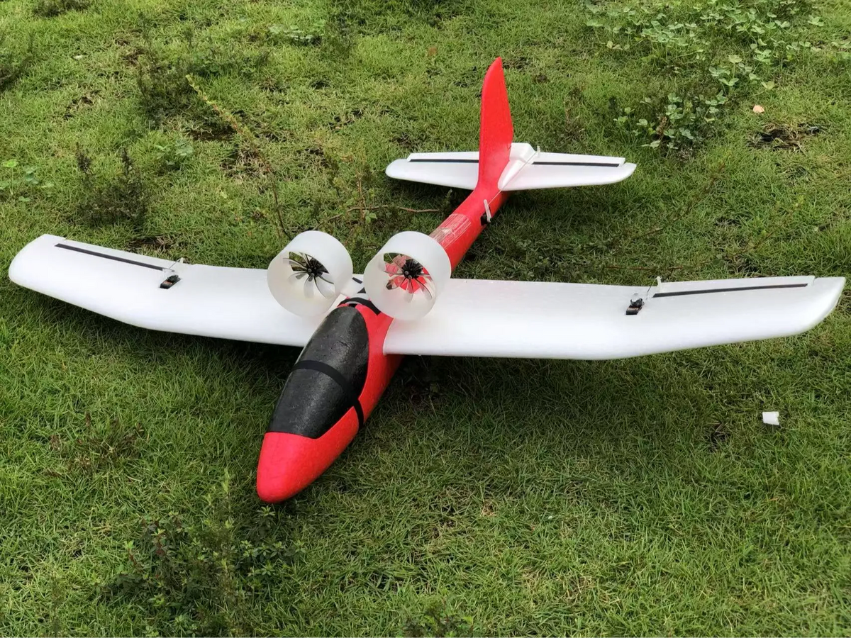 Conversion d'un avion télécommandé à propulsion manuelle - Maquette Print