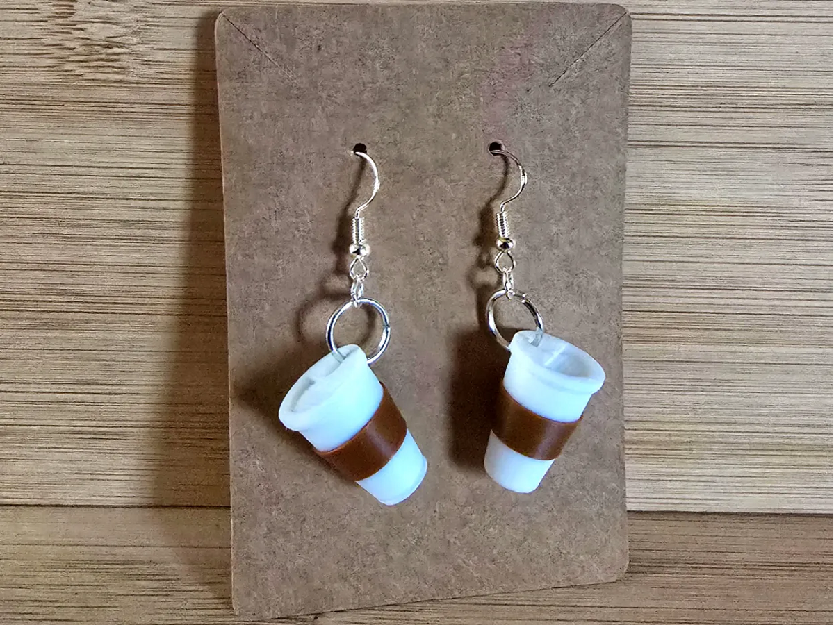 Boucles d'oreilles pendantes mignonnes en forme de tasse à café - Bijoux Print