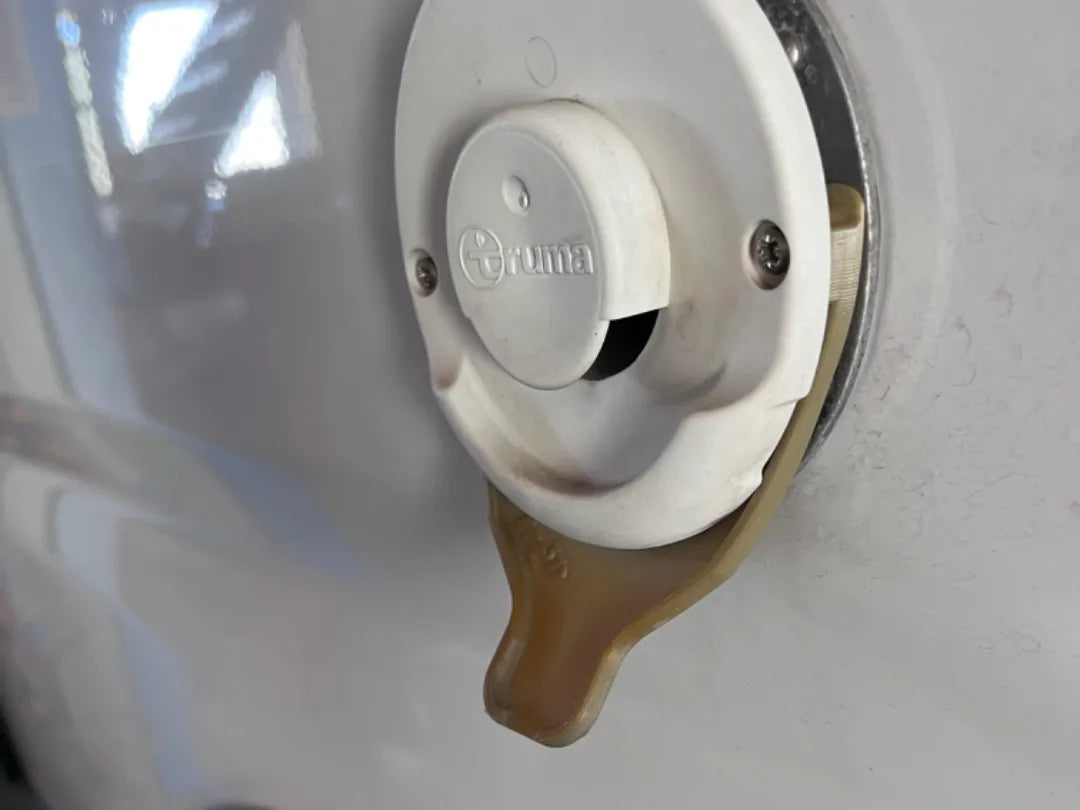 Évacuation d'eau de la cheminée du chauffage Truma dans un van aménagé - Auto Print