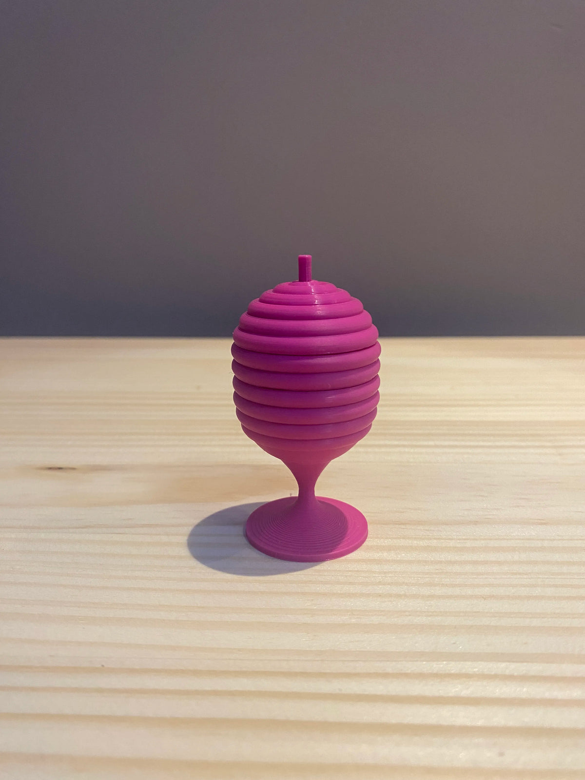 Tour de magie avec une balle et un vase - Maison Print (vue 2)