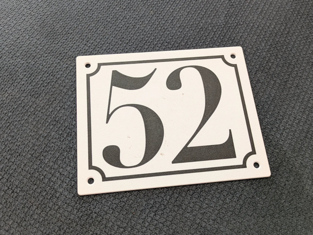 Plaque de numéro de maison élégante (Personnalisable) - NFC Print