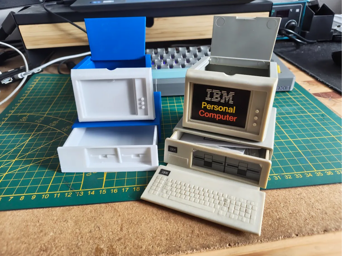 Organiseur de bureau Rétro inspiré de l'IBM 5150 - Geek Print