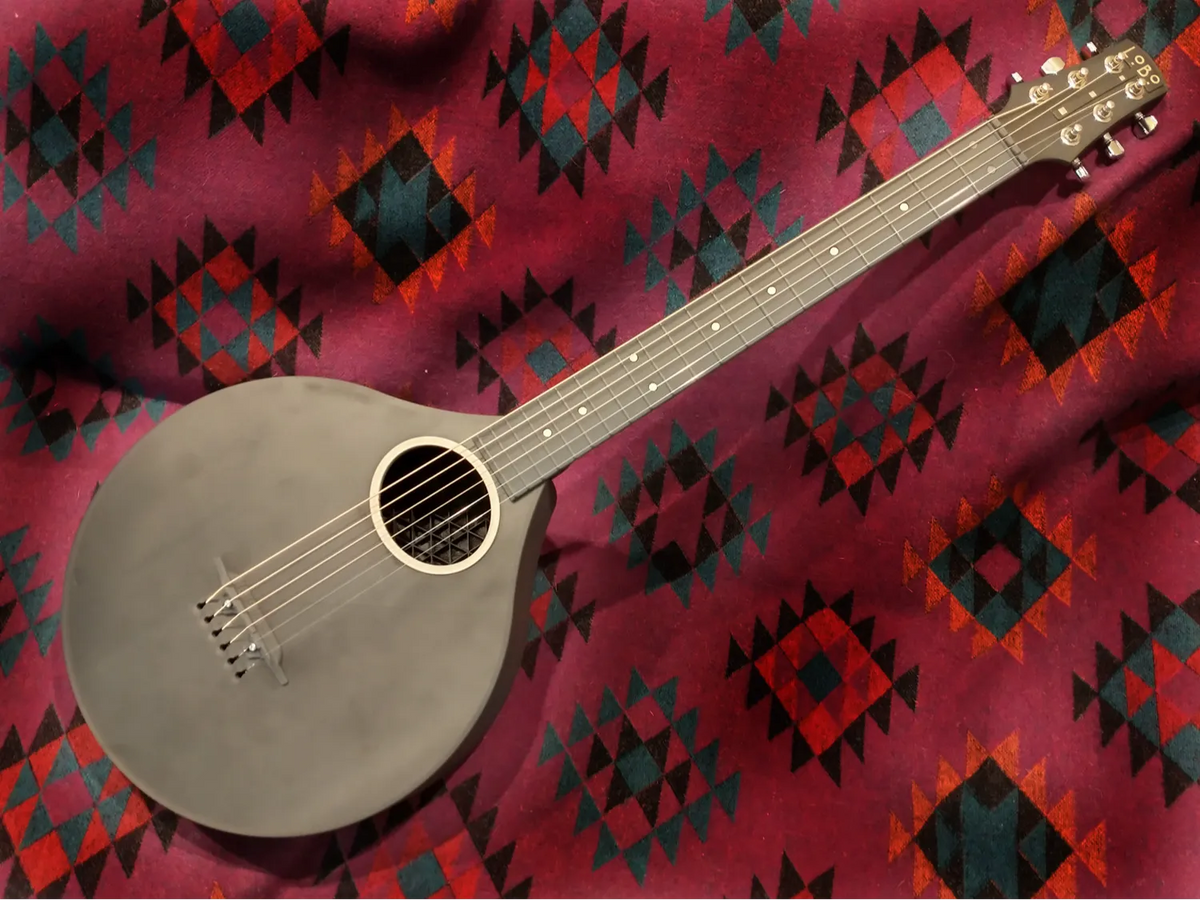 Guitare de voyage à cordes métalliques - Music Print
