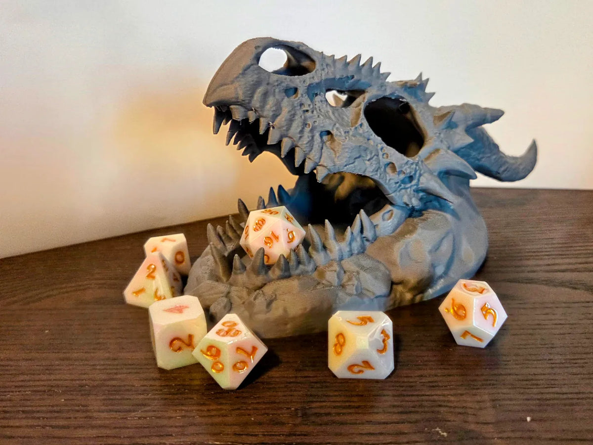Tour de lancer de dés en forme de crâne de dragon fossile - Geek Print