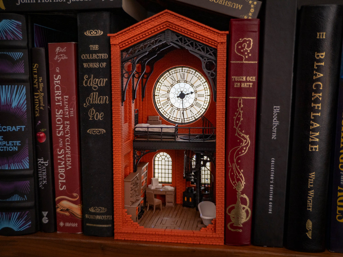 Tour d'Horloge Victorienne - Un Nook de Livre Horloger - Maison Print (vue 2)