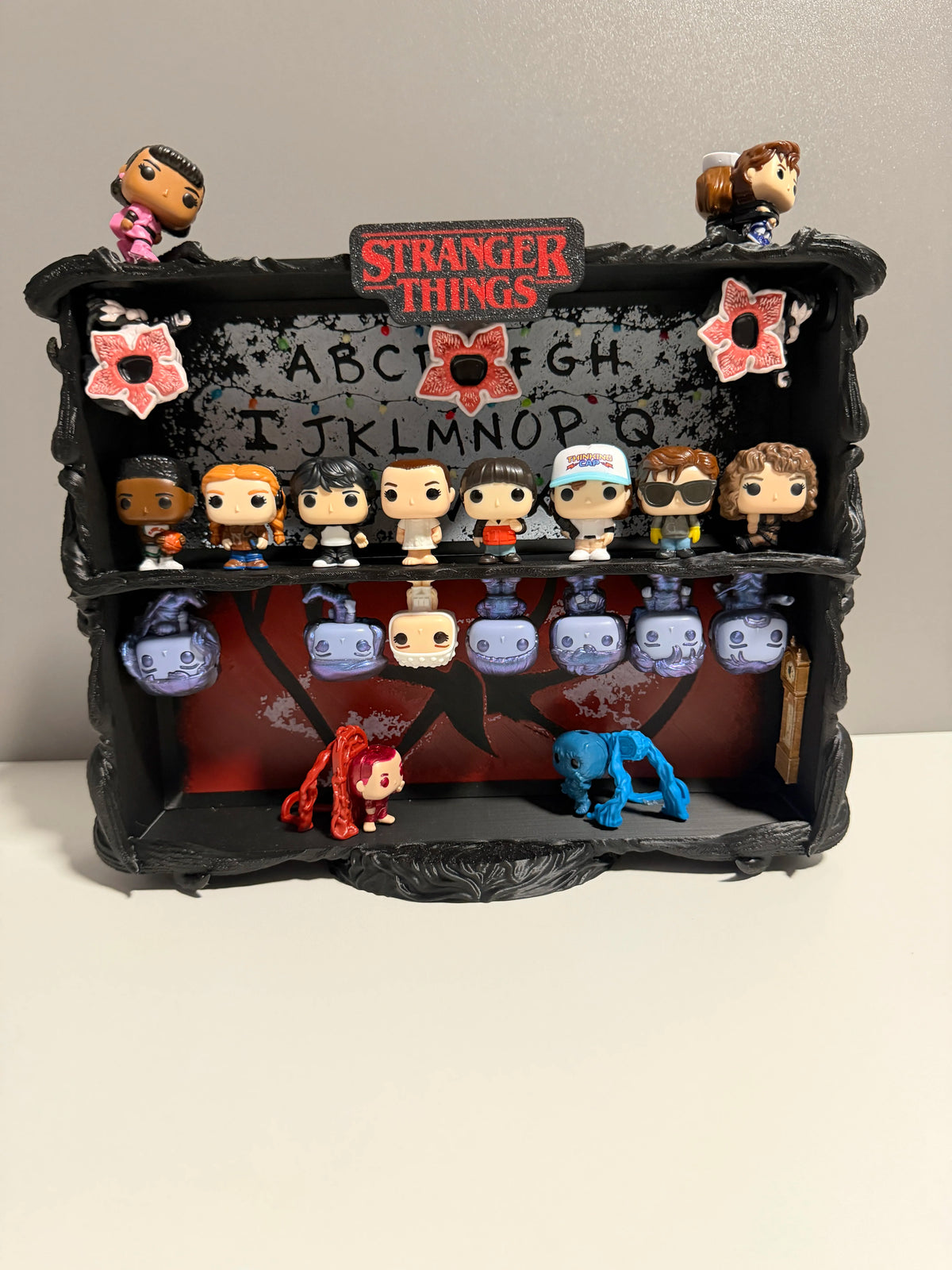 Stranger Things – Présentoir pour la Collection Kinder Joy - Geek Print