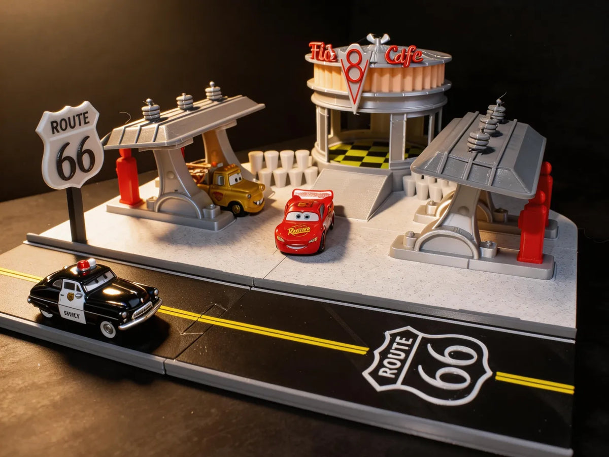Modèle miniature de Radiator Springs tiré du film « Cars » - Auto Print