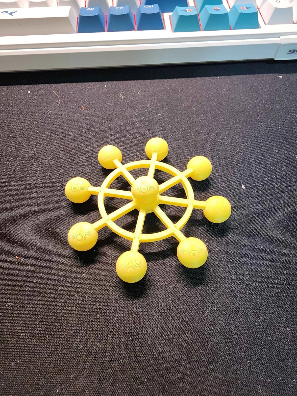 S'adapte à toute force ! Fidget Spinner de la Roue de Mahoraga de Jujutsu Kaisen - Figurine Print