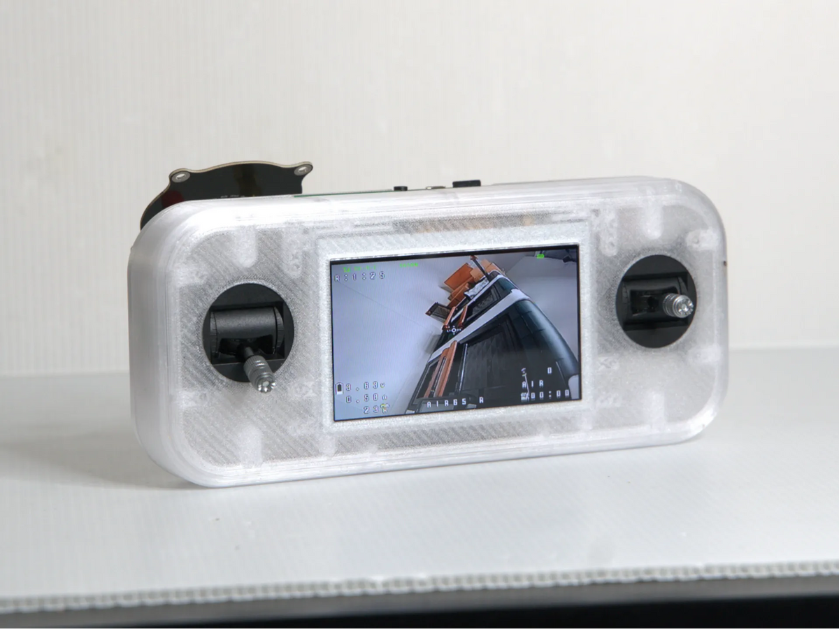 Cyberdeck de drone FPV analogique - Tech Print