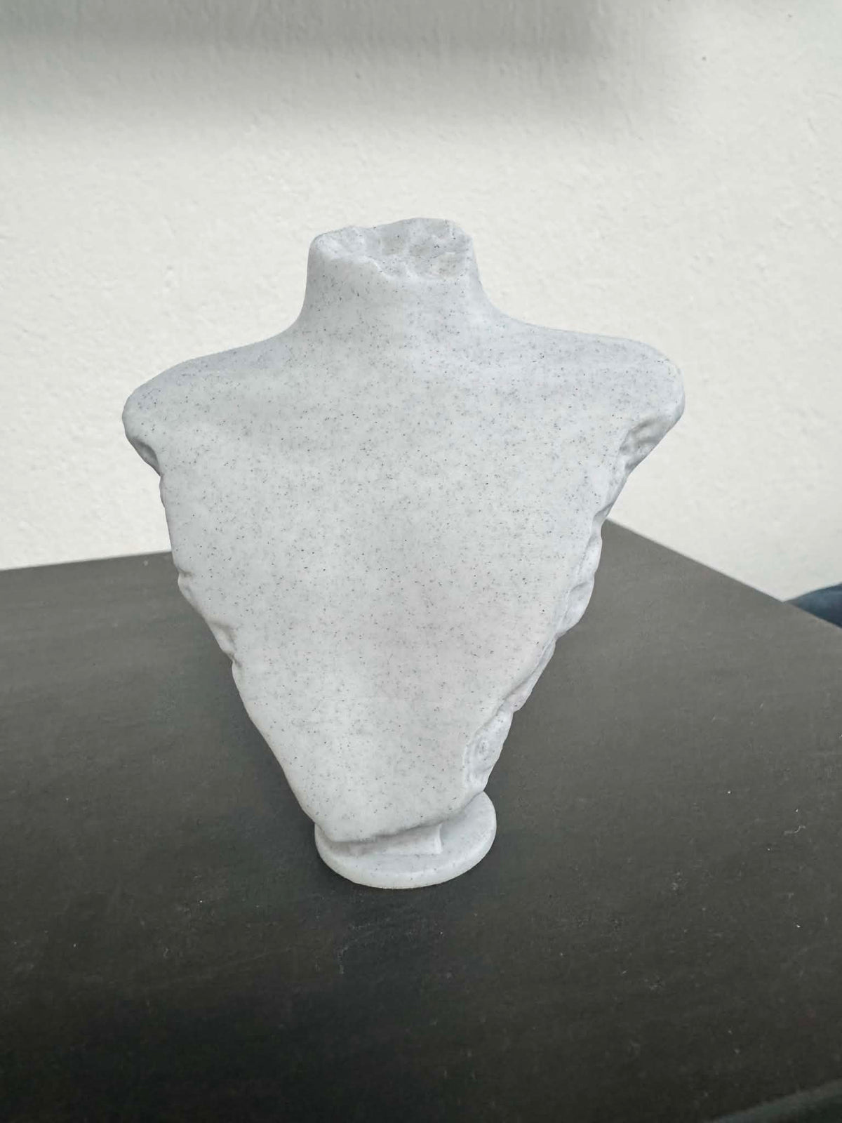 Présentoir Buste Minimaliste pour Bijoux – modèle 2 - Cosplay Print (vue 2)