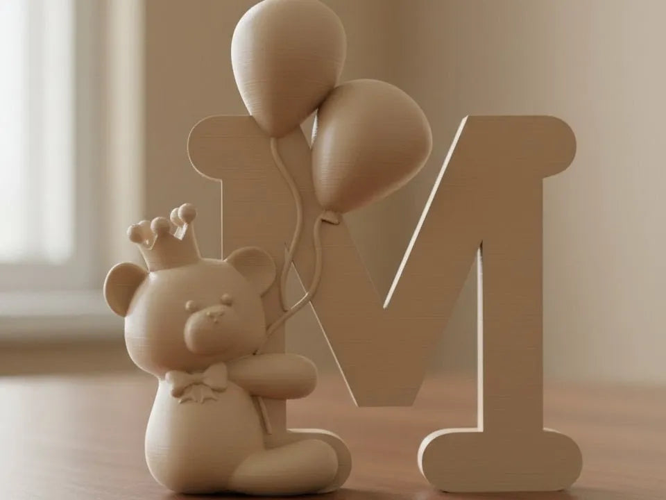 Ourson tenant une lettre - alphabet complet disponible - Art Print