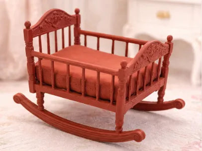 Berceau à bascule victorien pour maison de poupée - Bébé Print