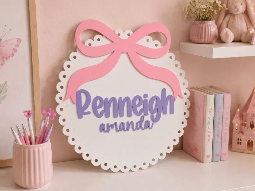 Plaque nominative personnalisée festonnée avec nœud - Cadeau Print