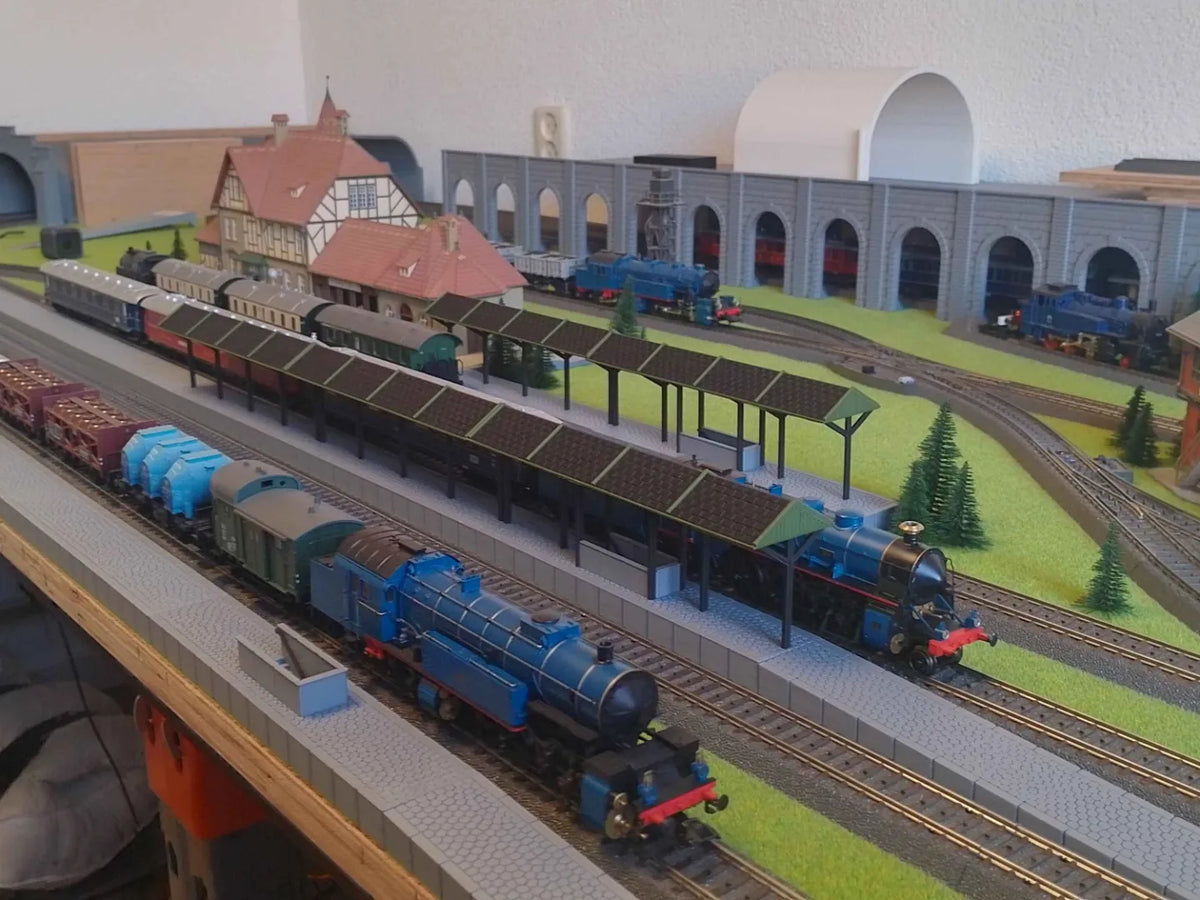 Gare ferroviaire Märklin H0 Époque III – Voie C - Maquette Print