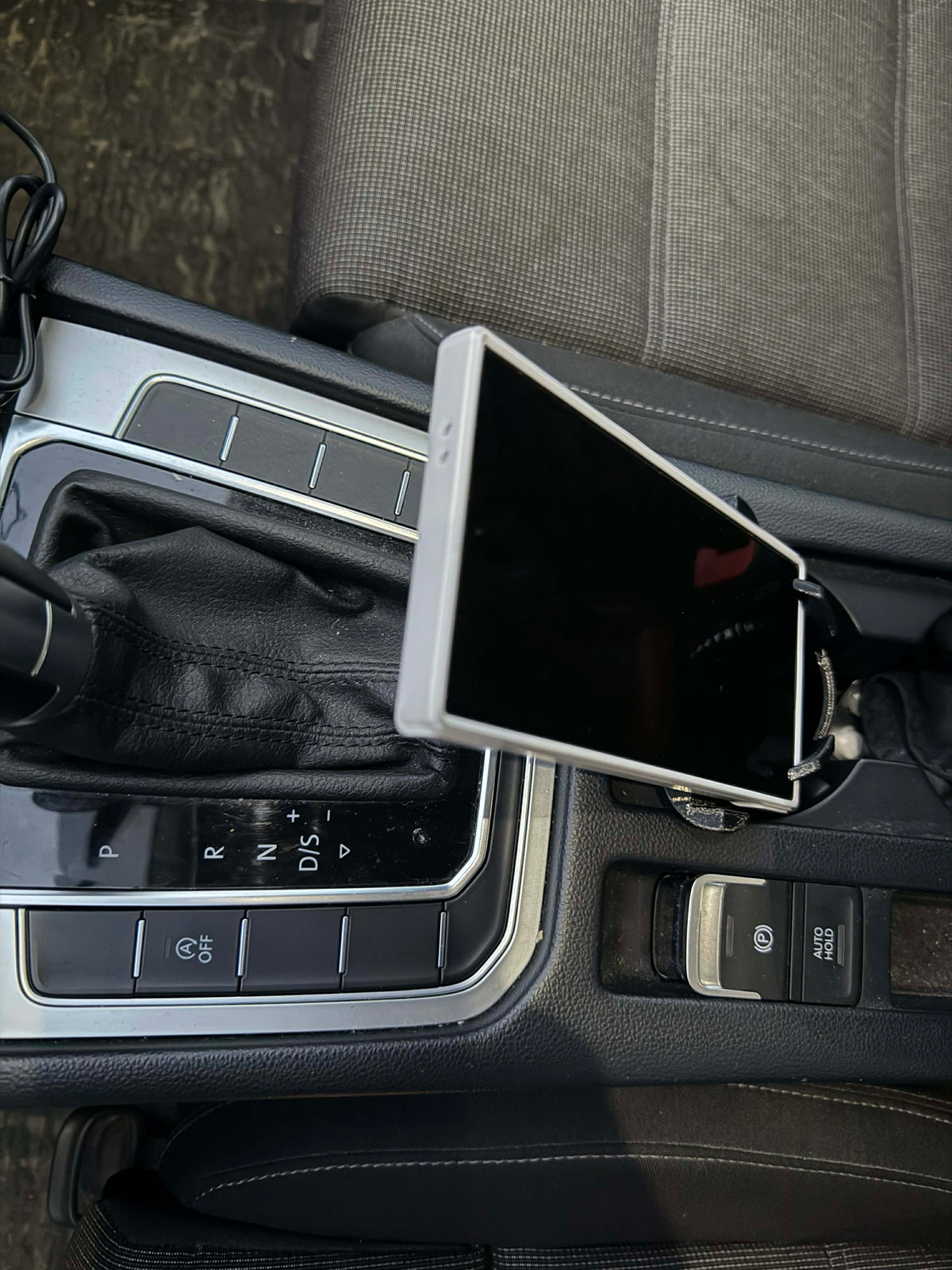 Organisateur de porte-gobelet de voiture pour grands téléphones et clés - Auto Print (vue 2)